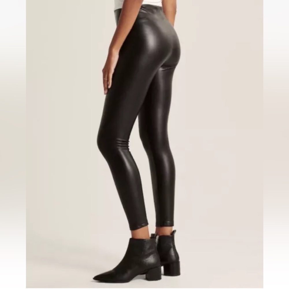 Abercrombie & Fitch Vegan Faux Leather High Waisted Leggings Size Medium